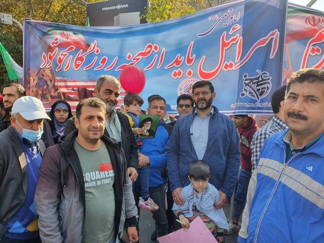حضور بازیکنان و عوامل باشگاه فرهنگی ورزشی مقاومت در راهپیمایی ۱۳ آبان
