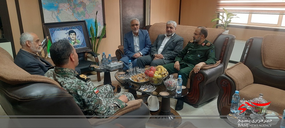 تجلیل سردار موحد از خدمات امیر محسنی زرین در کنگره ملی شهدای استان قم
