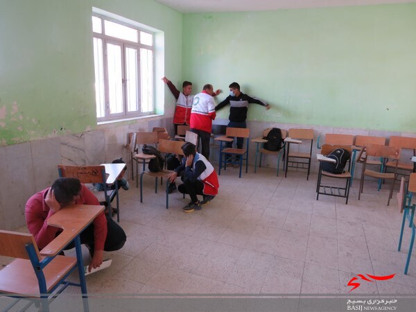 مانور زلزله در مدارس شهر دلوار برگزار شد مانور زلزله در مدارس شهر دلوار برگزار شد