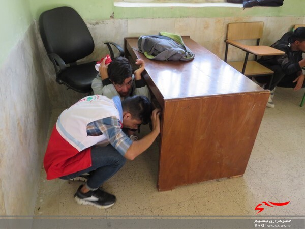 مانور زلزله در مدارس شهر دلوار برگزار شد مانور زلزله در مدارس شهر دلوار برگزار شد