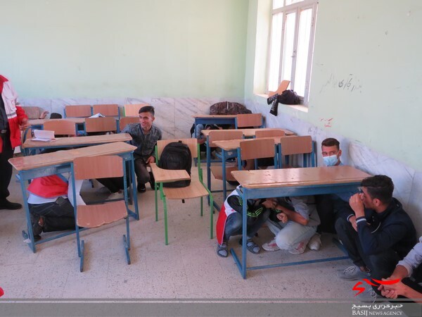 مانور زلزله در مدارس شهر دلوار برگزار شد مانور زلزله در مدارس شهر دلوار برگزار شد
