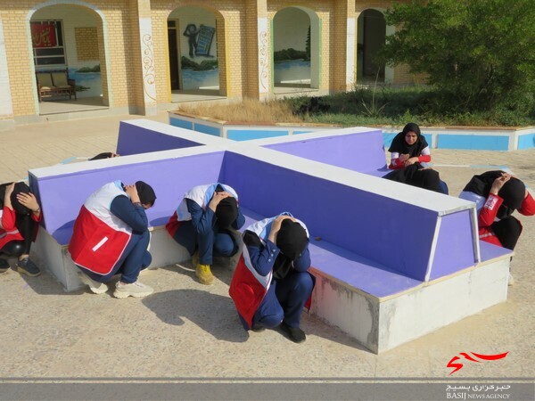 مانور زلزله در مدارس شهر دلوار برگزار شد مانور زلزله در مدارس شهر دلوار برگزار شد