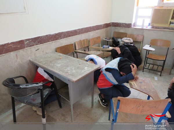 مانور زلزله در مدارس شهر دلوار برگزار شد مانور زلزله در مدارس شهر دلوار برگزار شد