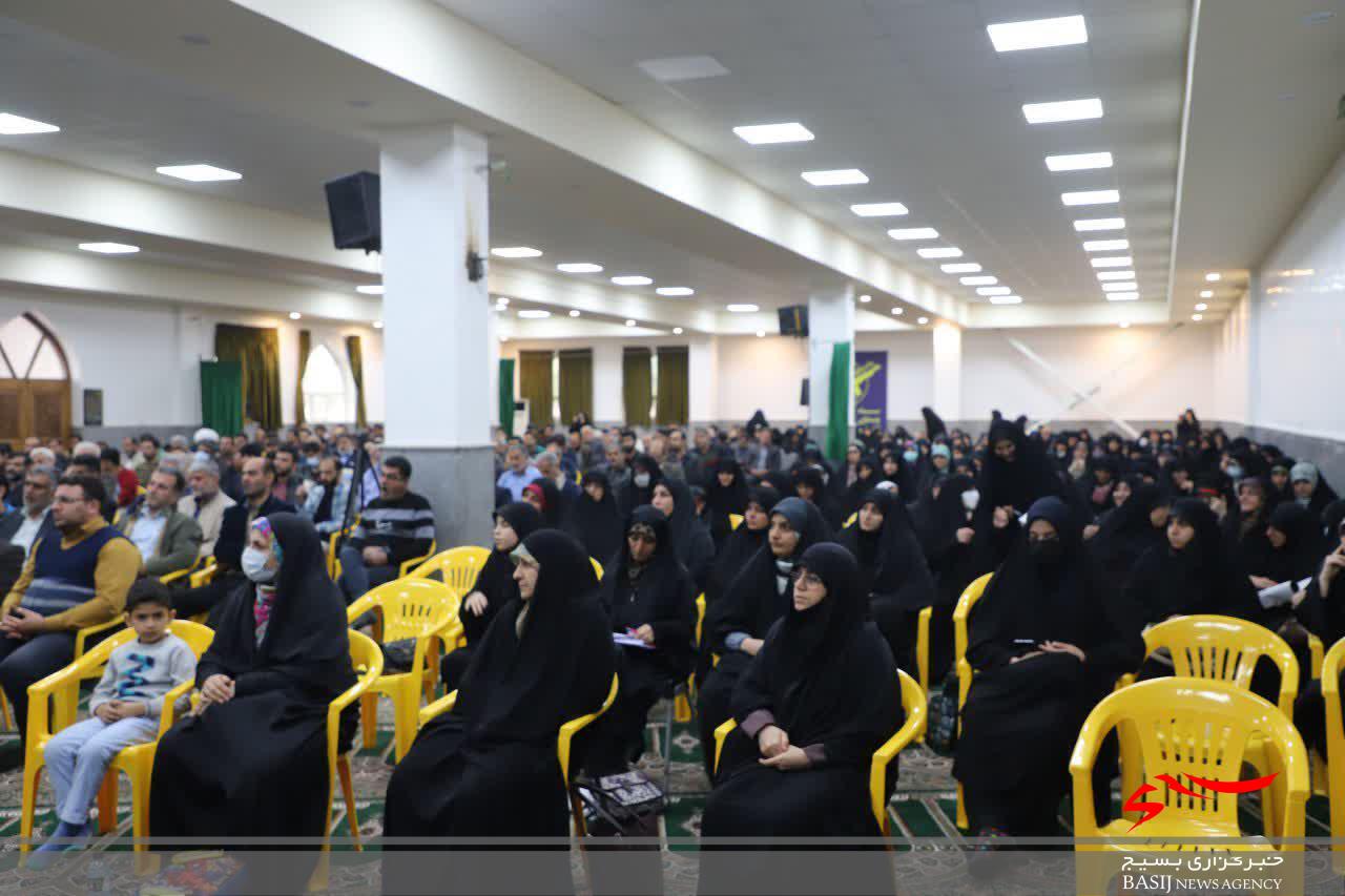 پایگاه‌های بسیج با محوریت مساجد کارگاه انسان سازی است