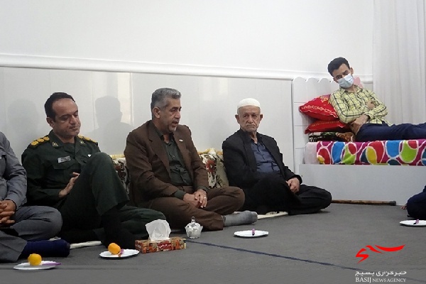 عیادت فرماندار و فرمانده سپاه امام رضا شهرستان دشتی از هاشم مفتخری یکی از جانبازان حمله توریستی شاهچراغ عیادت فرماندار و فرمانده سپاه امام رضا شهرستان دشتی از هاشم مفتخری یکی از جانبازان حمله توریستی شاهچراغ