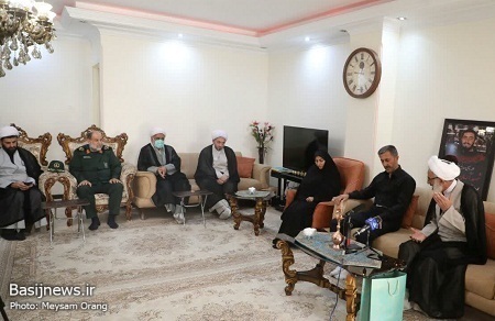 دیدار نماینده ولی فقیه در سپاه با خانواده شهید «آرمان علی‌وردی»