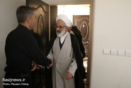 دیدار نماینده ولی فقیه در سپاه با خانواده شهید «آرمان علی‌وردی»