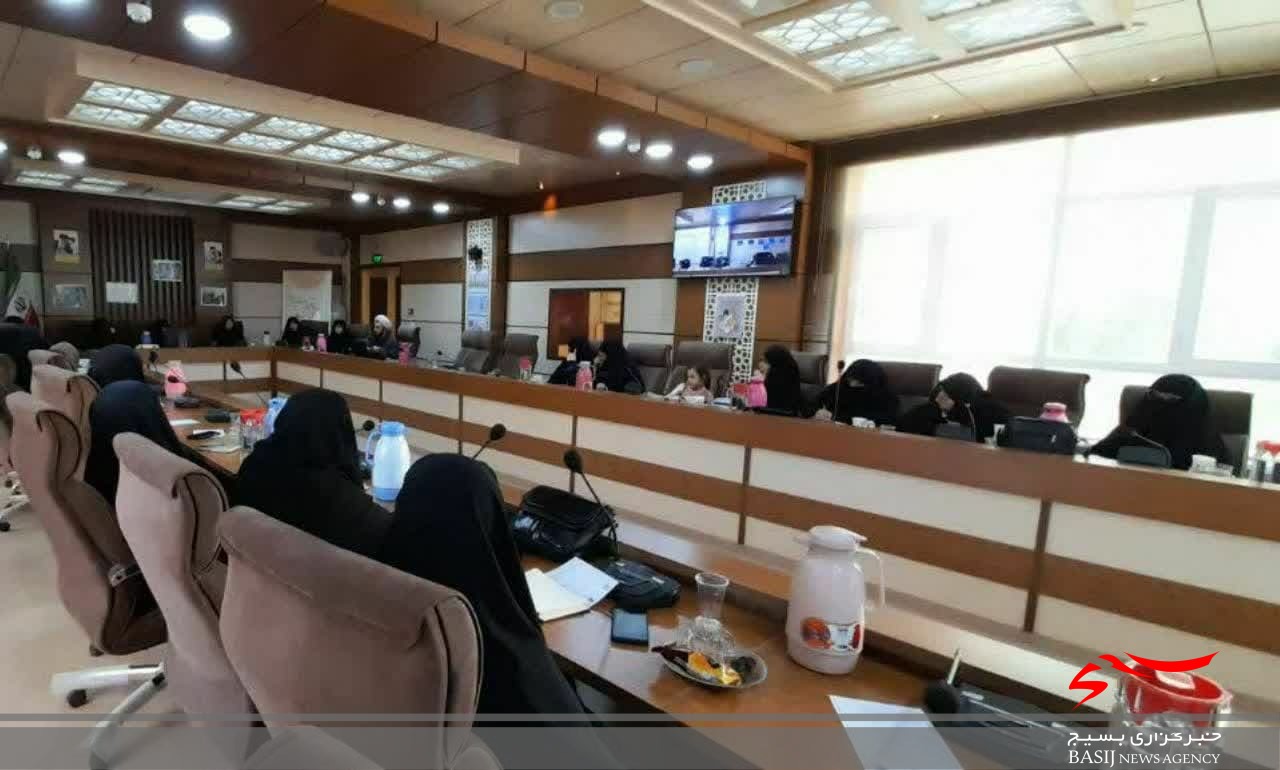 نشست تخصصی «بحران جمعیت» در پردیسان قم برگزار شد