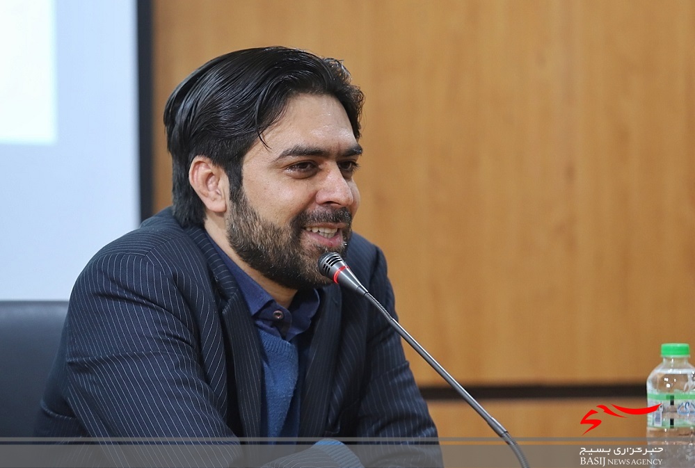 امروز وظیفه‌ی نخبه، برطرف کردن دو قطبی‌های موجود در کشور است