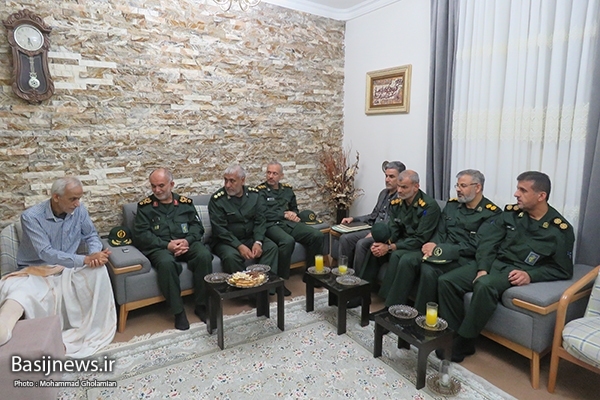 دیدار سردار رزمجو با مجروحین بوشهری حادثه تروریستی حرم شاه‌چراغ