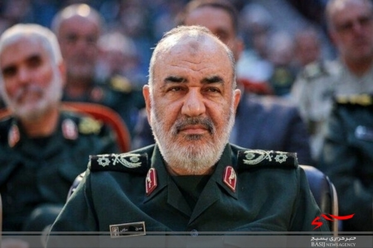 شهدا مشعل‌های بیداری نسل جوان در عرصه جنگ شناختی امروز هستند