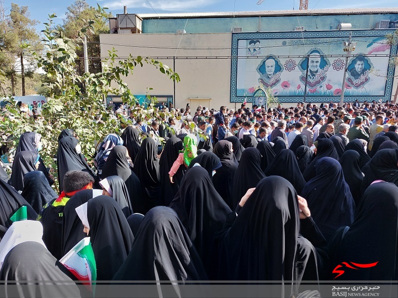 پیکر مطهر شهید دانش آموز حادثه تروریستی حرم شاهچراغ در کرمان تشییع شد