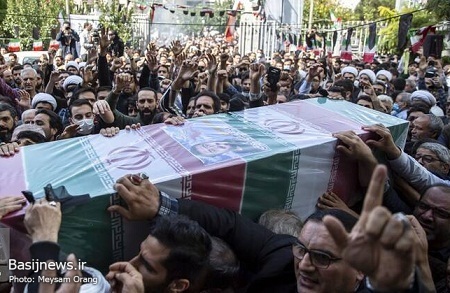 بدرقه باشکوه آرمان/ پیکر طلبه بسیجی شهید علی‌وردی در تهران تشییع شد