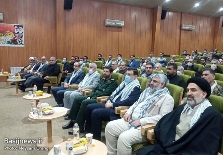 اگر انسان می خواهد مسیر سلوک را طی کند، مسیرش بسیج است