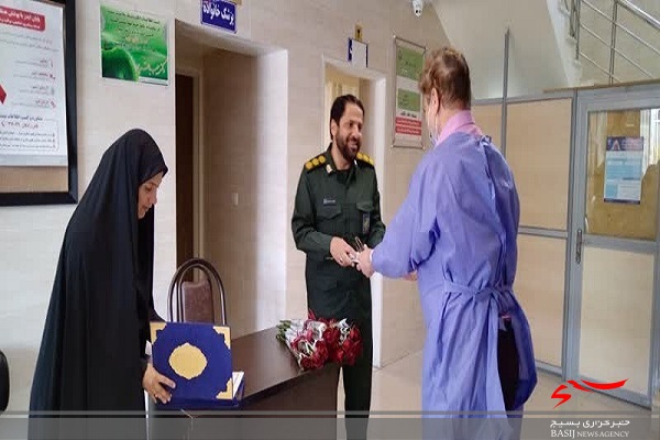 فرمانده سپاه ناحیه محمد رسول الله (ص) شیراز از کادر پزشکی و پرستاری مرکز بهداشت شهرک قصرقمشه تجلیل کرد +عکس