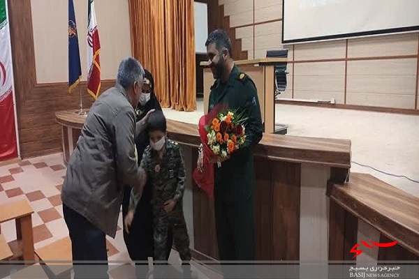 از ۱۰۰ نفر از فعالان بسیجی معاونت اجتماعی ناحیه ثارالله شیراز تقدیر شد