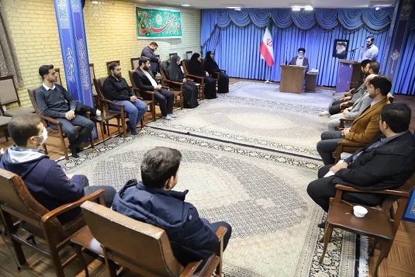 دانشجو باید سیاسی باشد نه سیاستزده/ روحیه نقد منصفانه دانشجویان لازم است، زنده بماند دانشجو باید سیاسی باشد نه سیاستزده/ روحیه نقد منصفانه دانشجویان لازم است، زنده بماند