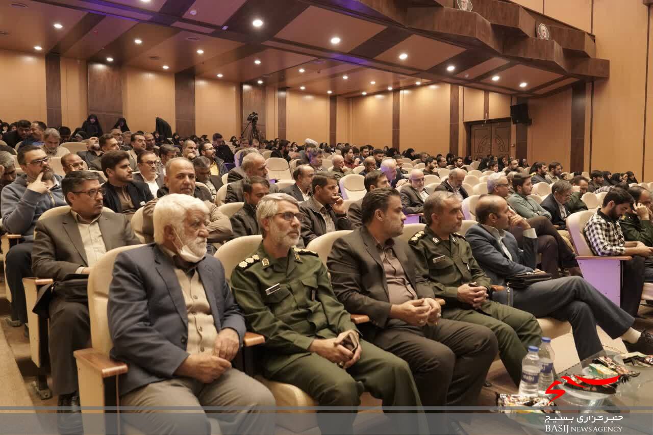 همایش طلایه‌داران اقتصاد مقاومتی در قم برگزار شد