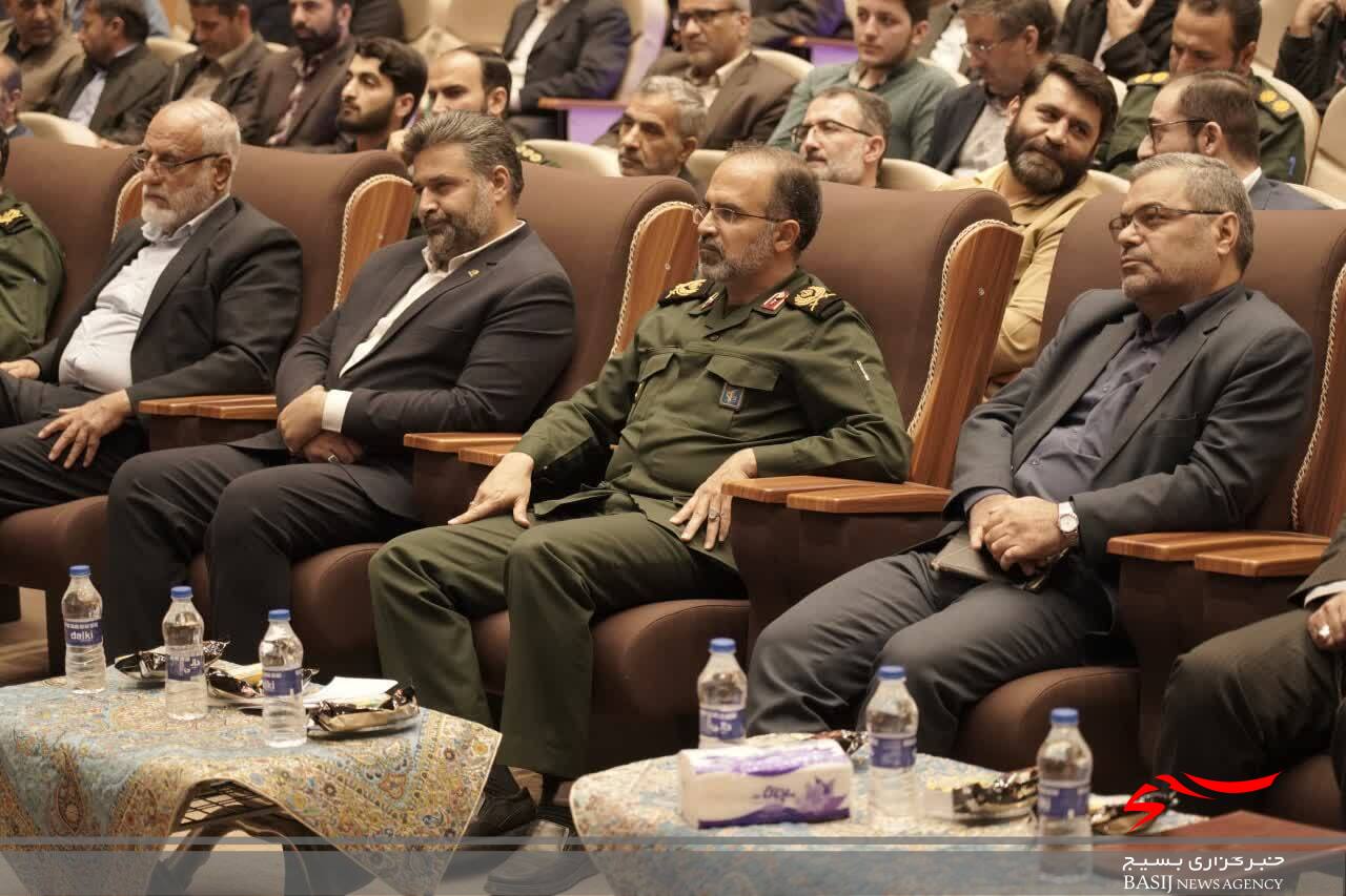 همایش طلایه‌داران اقتصاد مقاومتی در قم برگزار شد