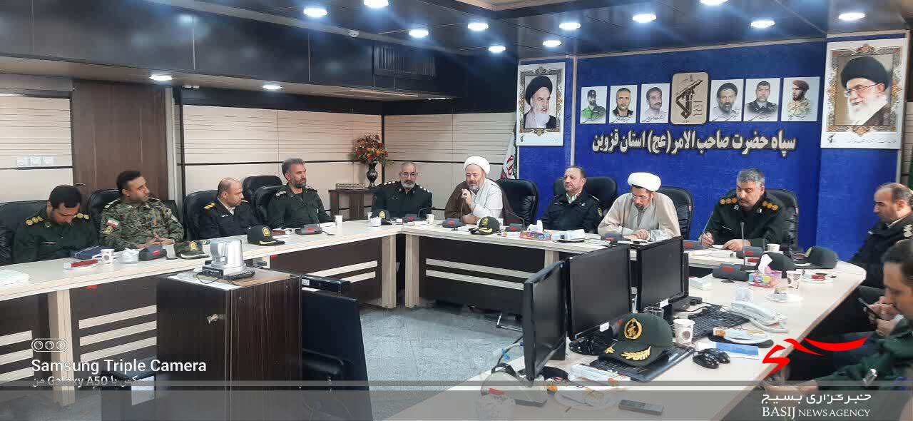 بسیج پیشتاز خدمت به کشور است بسیج پیشتاز خدمت به کشور است
