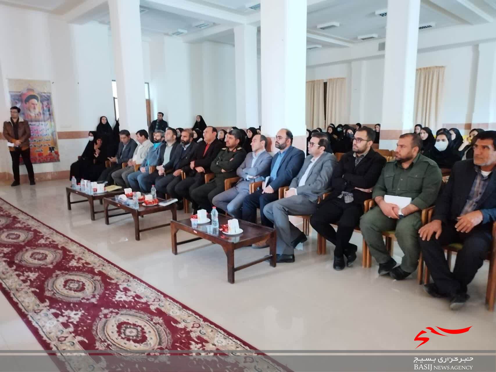 دانشجویان در جهاد خدمت رسانی به مردم سهیم باشند