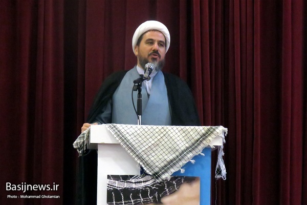 پوشش عفیفانه امنیت را در جامعه به وجود می‌آورد