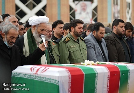 برگزاری مراسم تشییع پیکر رستم قاسمی با حضور فرماندهان سپاه در شهرک شهید محلاتی تهران