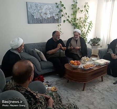 عیادت حجت الاسلام عربیان و مسئول رسیدگی به امور مساجد جنوب غرب تهران از فرمانده ناحیه مسلم بن عقیل