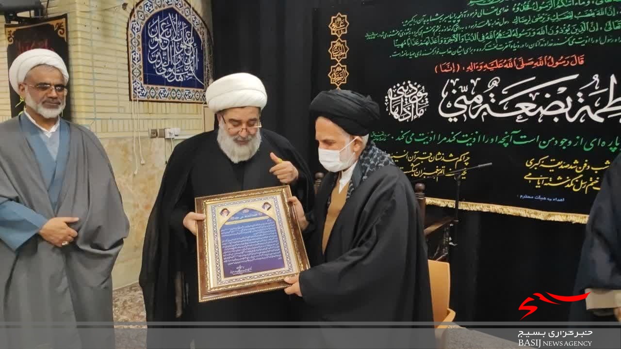 حفظ و دفاع از این نظام را تلکیف خود می‌دانیم