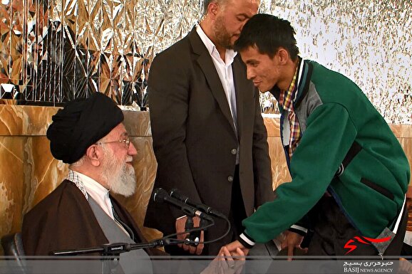به جای انگشتر، اذن جهاد خواستم/مطیع کلام رهبری هستیم+ عکس و فیلم به جای انگشتر، اذن جهاد خواستم/مطیع کلام رهبری هستیم+ عکس و فیلم