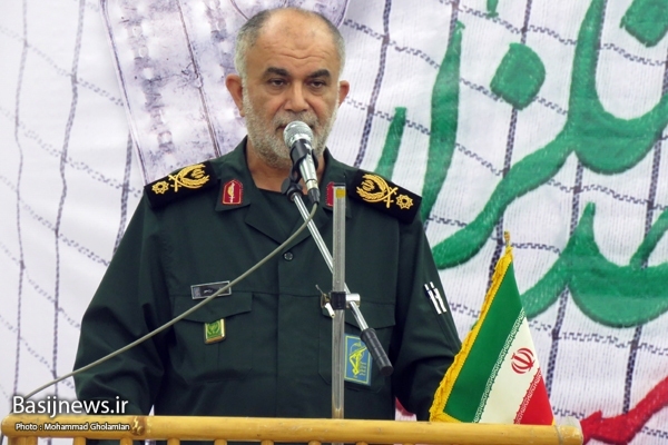 گلزار شهدای بوشهر به مناسبت هفته بسیج گلگذاری شد گلزار شهدای بوشهر به مناسبت هفته بسیج گلگذاری شد