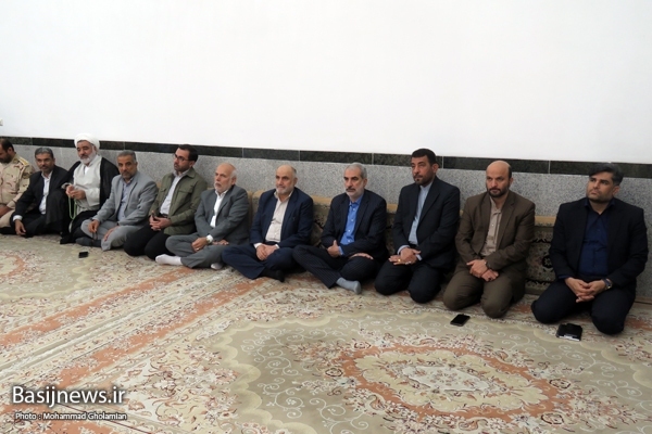 گلزار شهدای بوشهر به مناسبت هفته بسیج گلگذاری شد گلزار شهدای بوشهر به مناسبت هفته بسیج گلگذاری شد