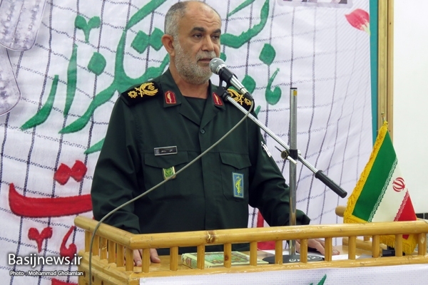 گلزار شهدای بوشهر به مناسبت هفته بسیج گلگذاری شد گلزار شهدای بوشهر به مناسبت هفته بسیج گلگذاری شد