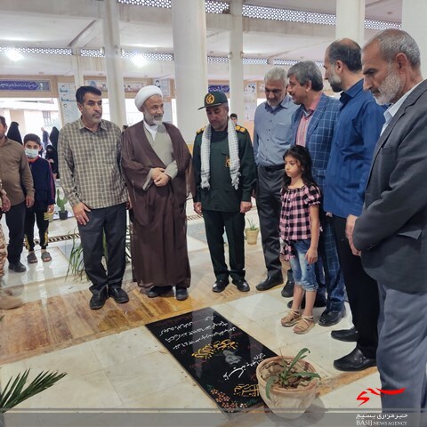 مراسم تجدید میثاق و عطرافشانی قبور مطهر شهدای شهر برازجان مراسم تجدید میثاق و عطرافشانی قبور مطهر شهدای شهر برازجان