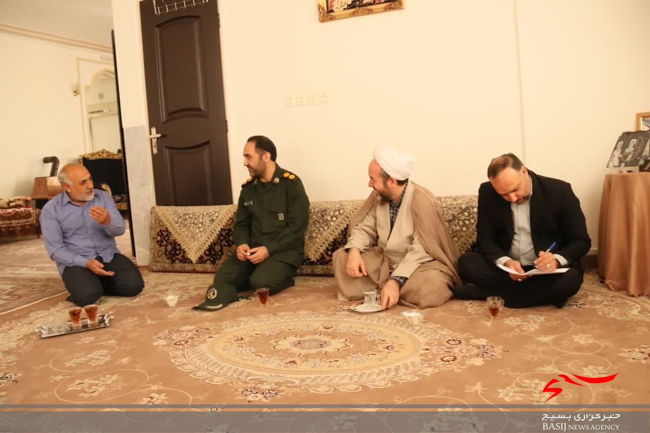 دیدار مسئولان ناحیه شهرستان قم با خانواده ایثارگران