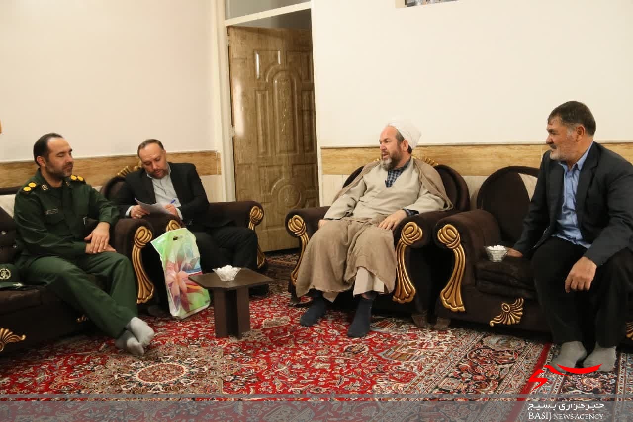 دیدار مسئولان ناحیه شهرستان قم با خانواده ایثارگران