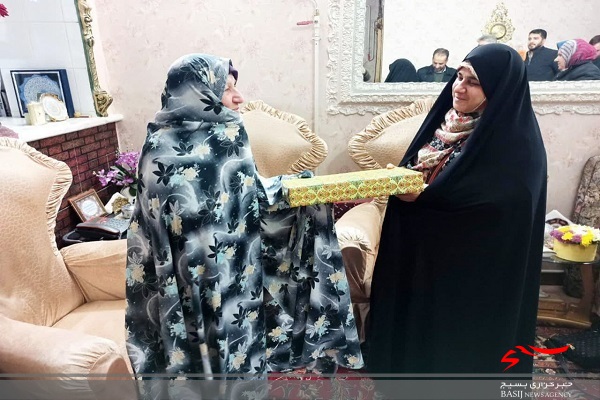 رسیدگی به دوهزار رزمنده در روز فقط عشق می خواست/ پیش از آزادی خرمشهر توسل خواندم و پس از پیروزی شیرینی پخش کردم