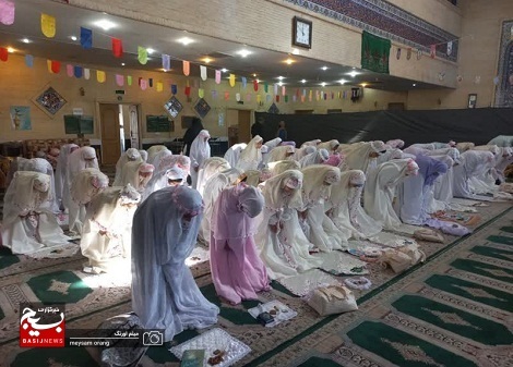 برگزاری مراسم جشن تکلیف ۷۰ نفری دختران در شبستان مسجد علی بن موسی الرضا(ع)