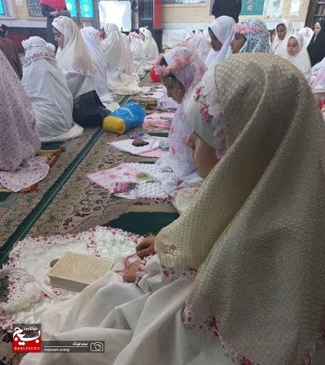 برگزاری مراسم جشن تکلیف ۷۰ نفری دختران در شبستان مسجد علی بن موسی الرضا(ع)
