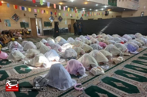 برگزاری مراسم جشن تکلیف ۷۰ نفری دختران در شبستان مسجد علی بن موسی الرضا(ع)