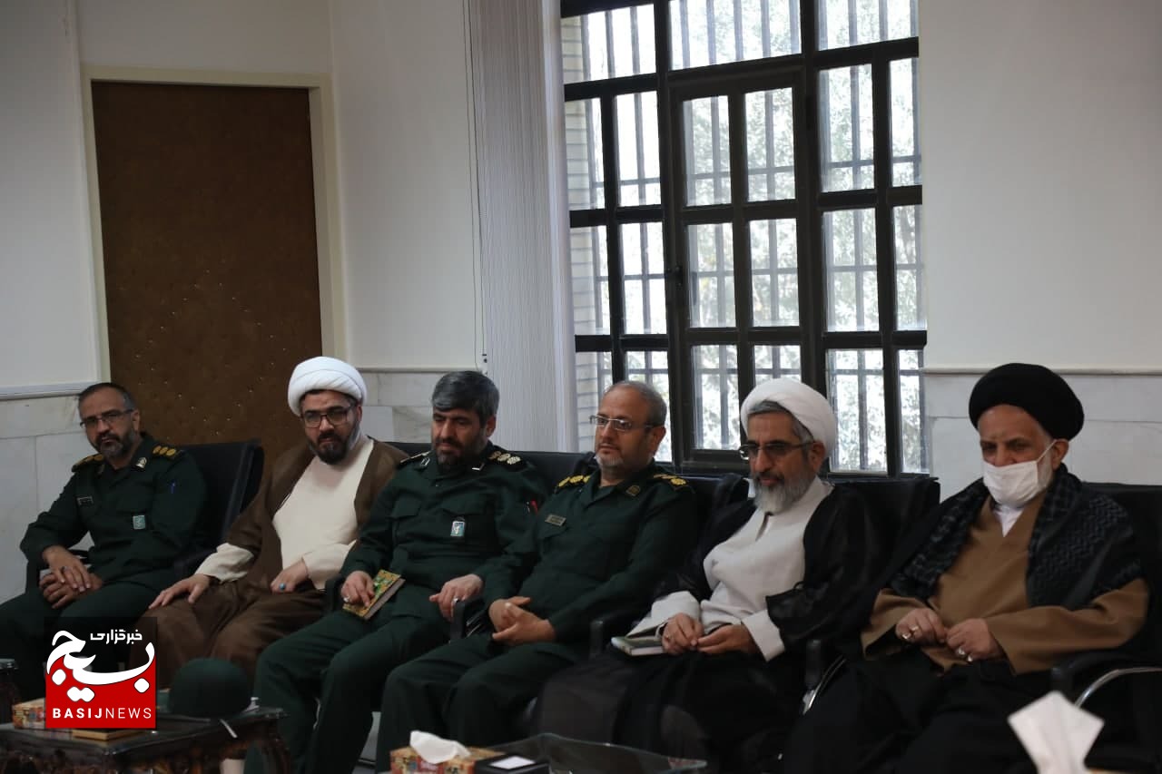 دیدار نوروزی مسوولان دفتر نمایندگی ولی فقیه در سپاه استان قم با سردار موحد