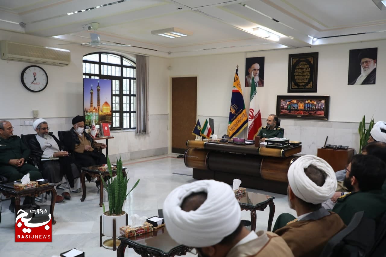 دیدار نوروزی مسوولان دفتر نمایندگی ولی فقیه در سپاه استان قم با سردار موحد