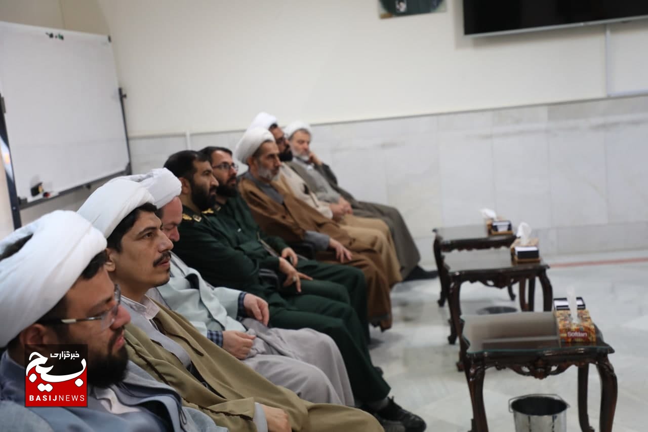 دیدار نوروزی مسوولان دفتر نمایندگی ولی فقیه در سپاه استان قم با سردار موحد