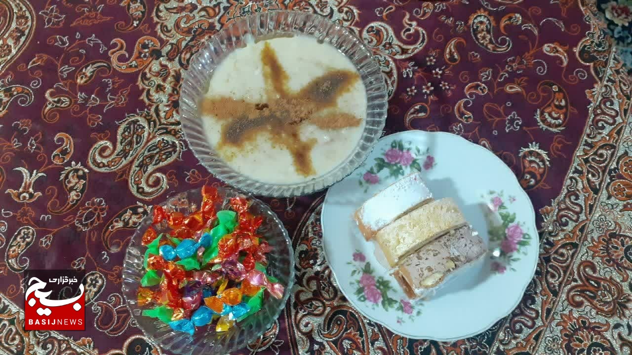 سفره کریمانه اهالی محله زینبیه قم در شب ولادت کریم آل الله