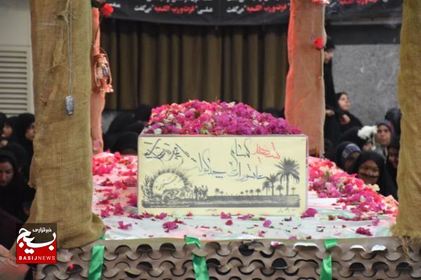 برگزاری مراسم استقبال و وداع با یک شهید گمنام در شهر عسلویه برگزاری مراسم استقبال و وداع با یک شهید گمنام در شهر عسلویه