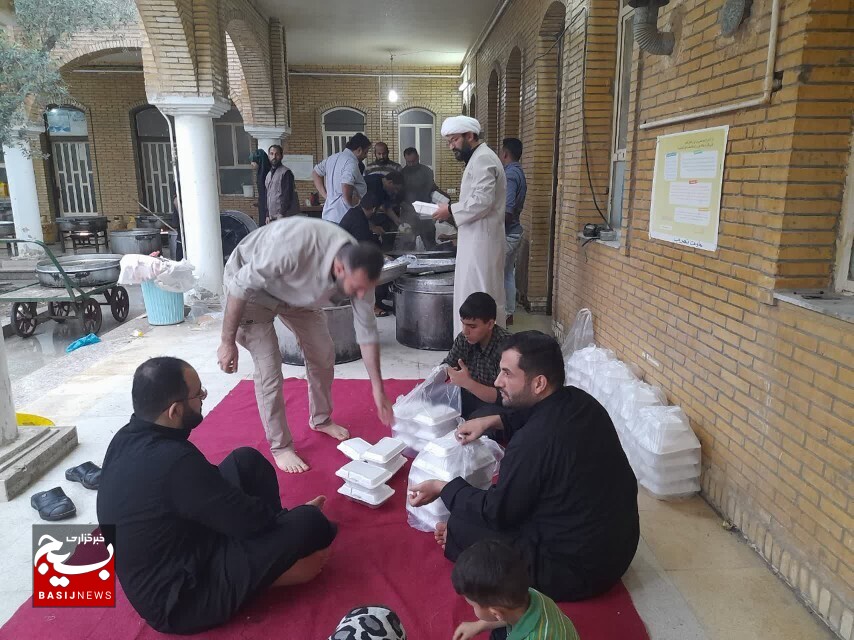 رزمایش کمک های مومنانه و اطعام توسط جهادگران  در دشت آزادگان
