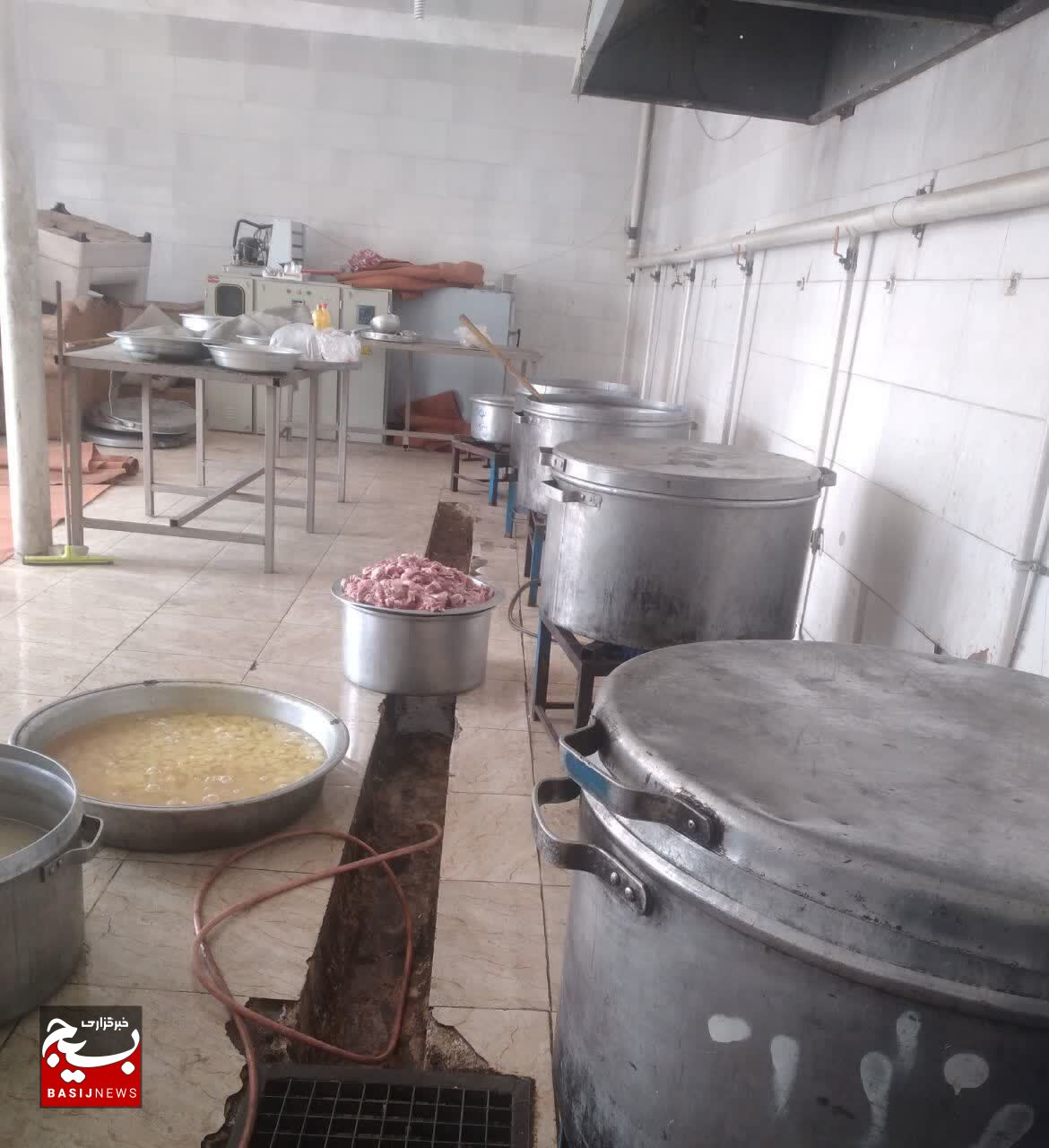افطاری۲۰هزار نفری،گروه جهادی شهیده زینب کمایی به مددجویان دراهواز افطاری۲۰هزار نفری،گروه جهادی شهیده زینب کمایی به مددجویان دراهواز