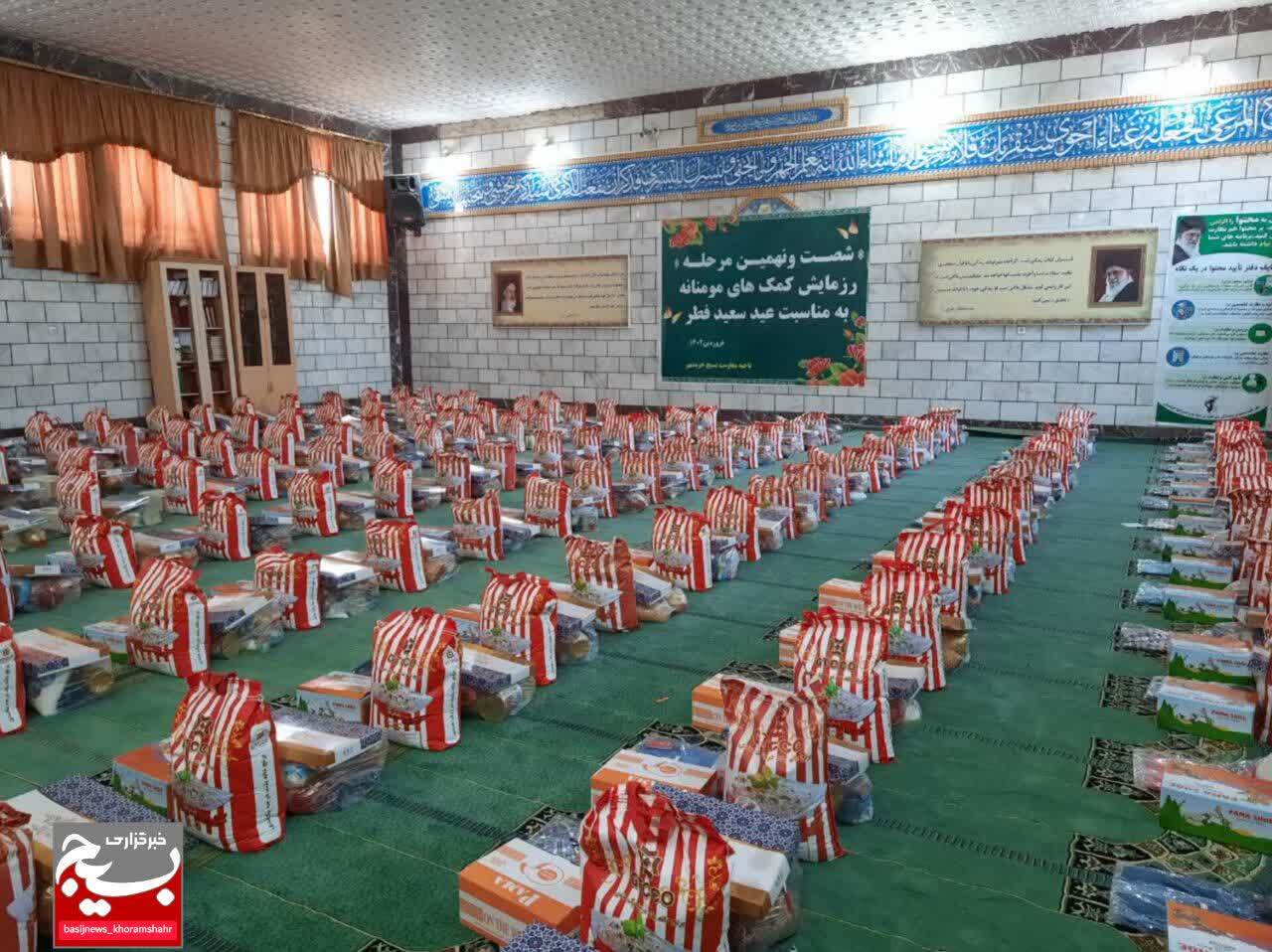 رزمایش همدلی با اهدا ۱۲۰۰ بسته حمایتی و ۱۰۰۰ کفش و لباس در خرمشهر رزمایش همدلی با اهدا ۱۲۰۰ بسته حمایتی و ۱۰۰۰ کفش و لباس در خرمشهر