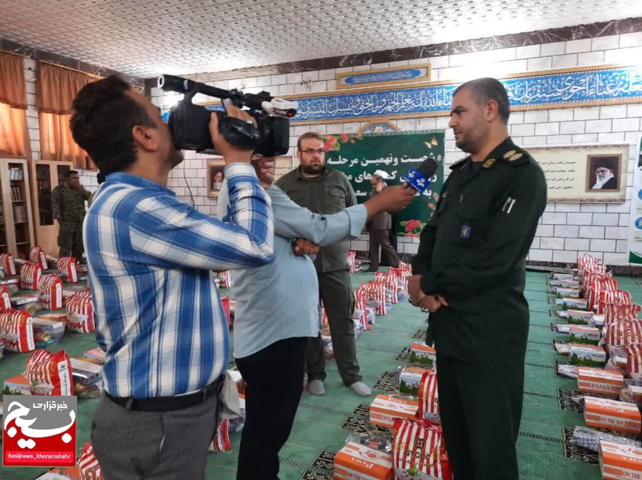 رزمایش همدلی با اهدا ۱۲۰۰ بسته حمایتی و ۱۰۰۰ کفش و لباس در خرمشهر رزمایش همدلی با اهدا ۱۲۰۰ بسته حمایتی و ۱۰۰۰ کفش و لباس در خرمشهر