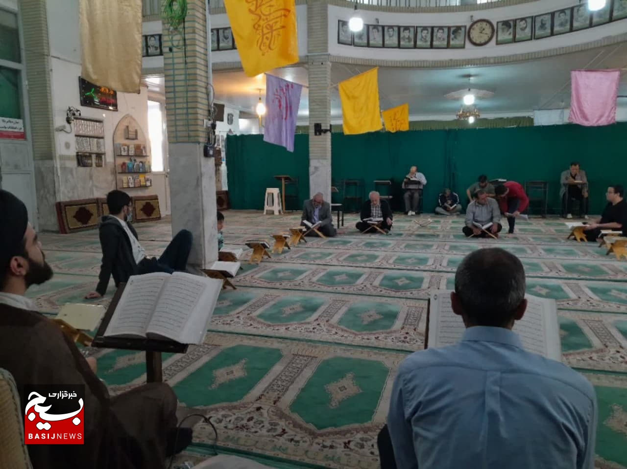برپایی محفل انس با قرآن در مسجد امام رضا(ع) محله زنبیل آباد قم برپایی محفل انس با قرآن در مسجد امام رضا(ع) محله زنبیل آباد قم